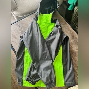 Size Large 14/16 north face rain jacket/windbreaker
